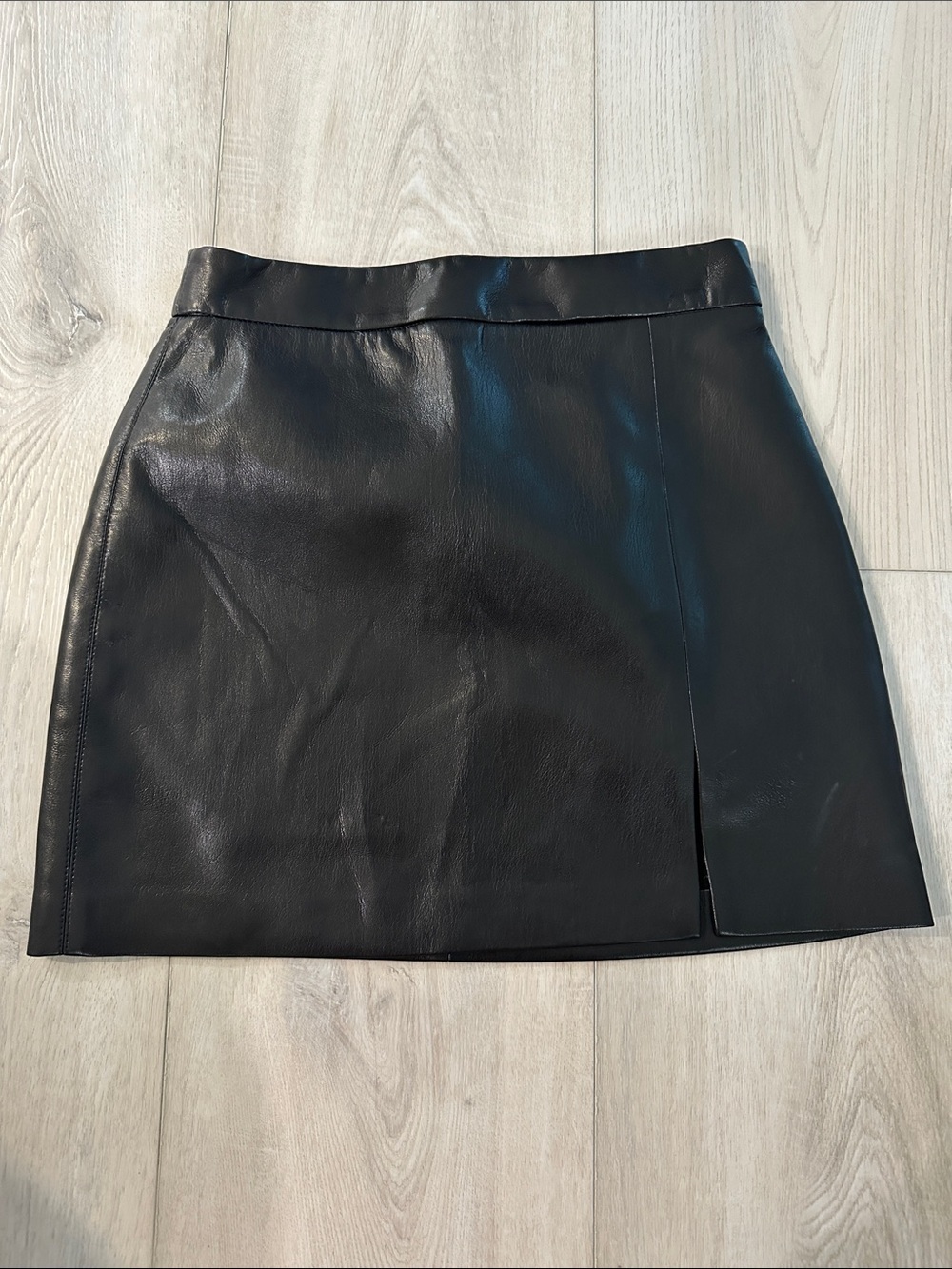 Wilfred Aritzia Black Faux Leather Mini Skirt Size 4 Wrap Front Vegan Leather